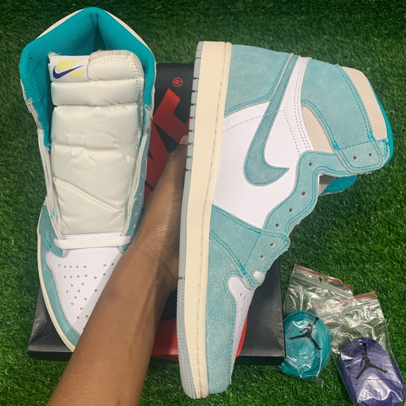 2019 Air Jordan 1 Retro High OG “Turbo Green” - Picture 5 of 16